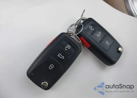 2016 Volkswagen Beetle 1.8T Sel z USA, uszkodzony, nr VIN 3VWJ17ATXGM635637